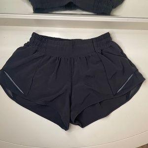Lululemon Hotty Hot Low-Rise Lined Shorts 2.5” size 4 black